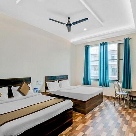 Nv Palace Hotel Vrindāvan Esterno foto