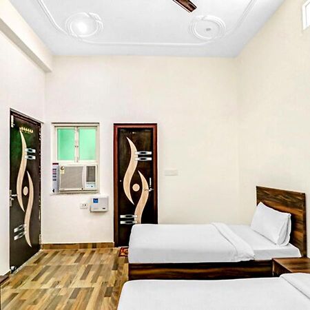 Nv Palace Hotel Vrindāvan Esterno foto