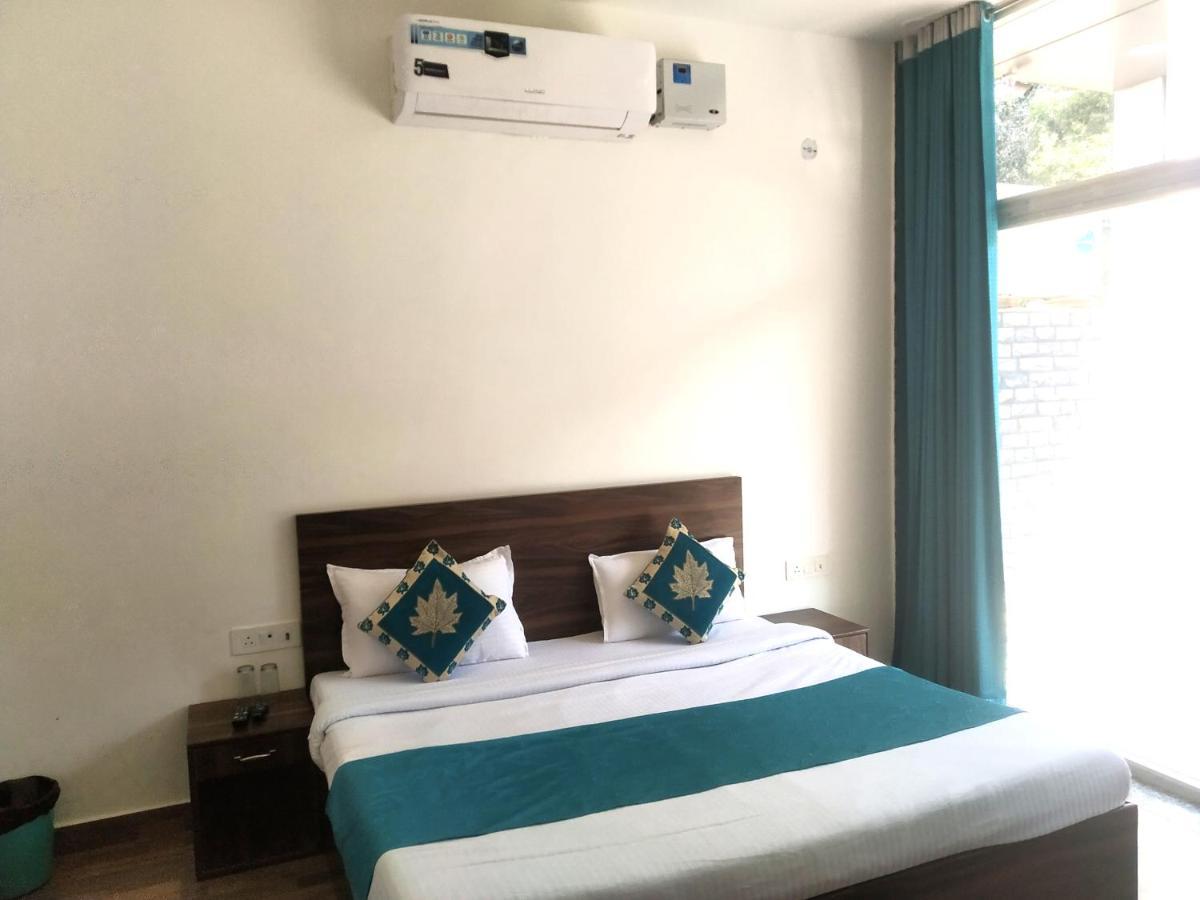 Nv Palace Hotel Vrindāvan Esterno foto