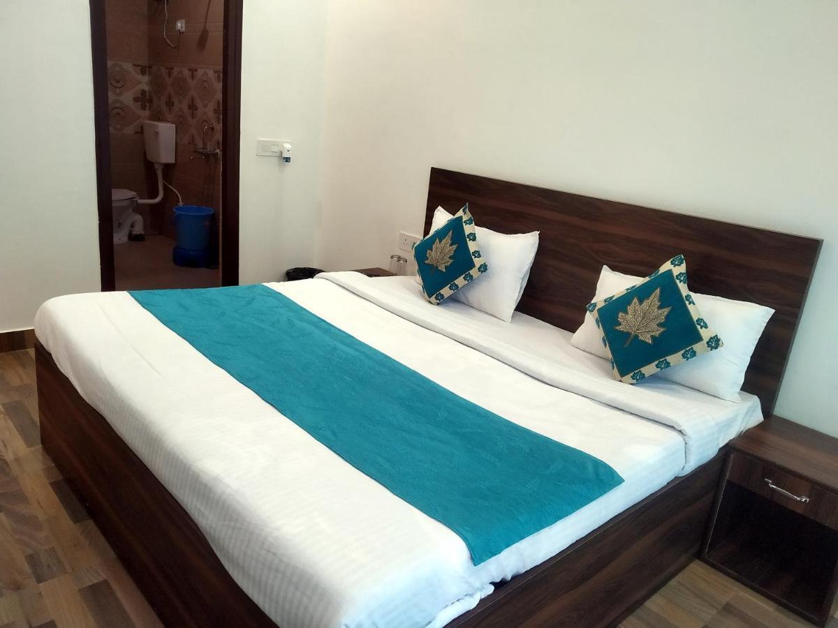 Nv Palace Hotel Vrindāvan Esterno foto