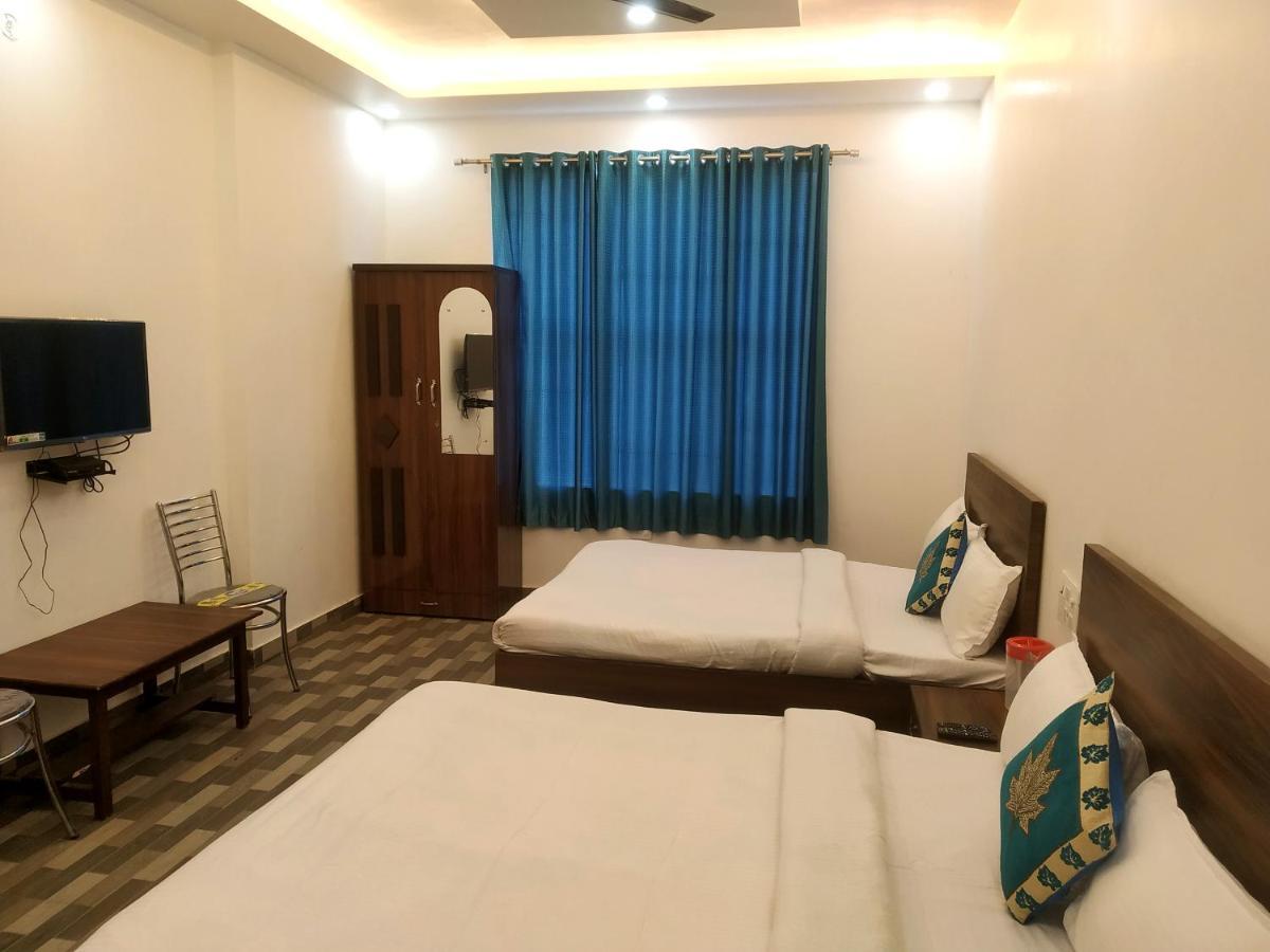 Nv Palace Hotel Vrindāvan Esterno foto