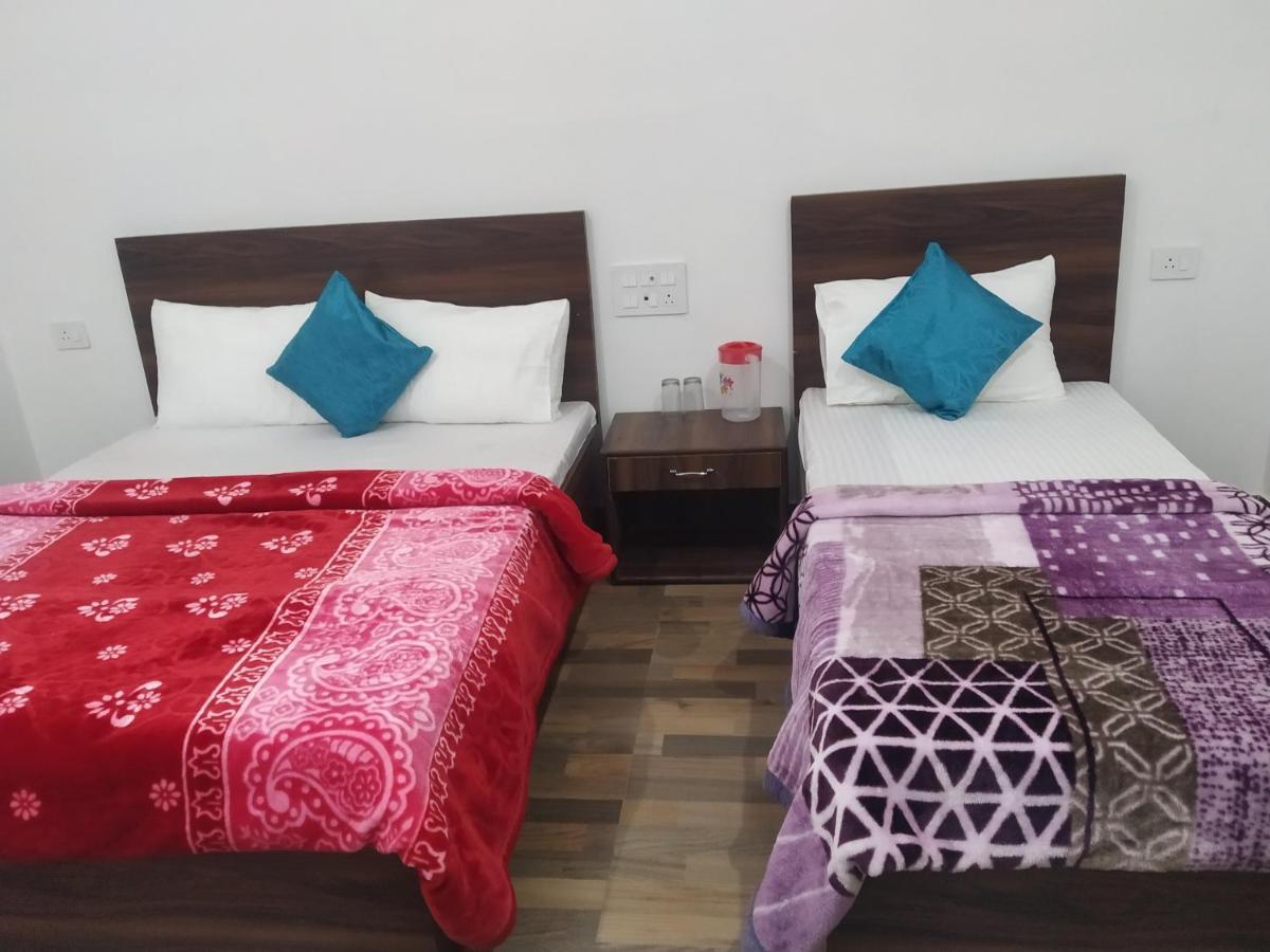 Nv Palace Hotel Vrindāvan Esterno foto