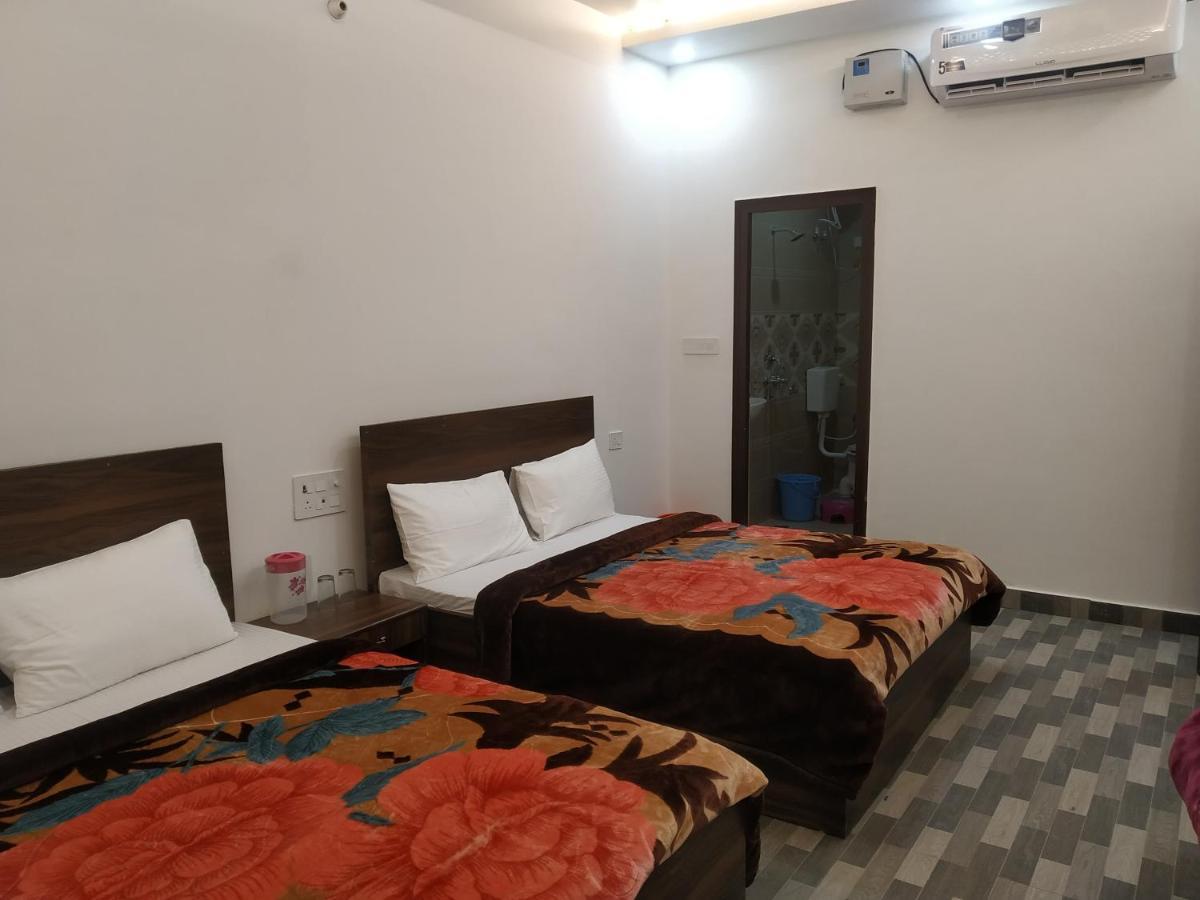 Nv Palace Hotel Vrindāvan Esterno foto