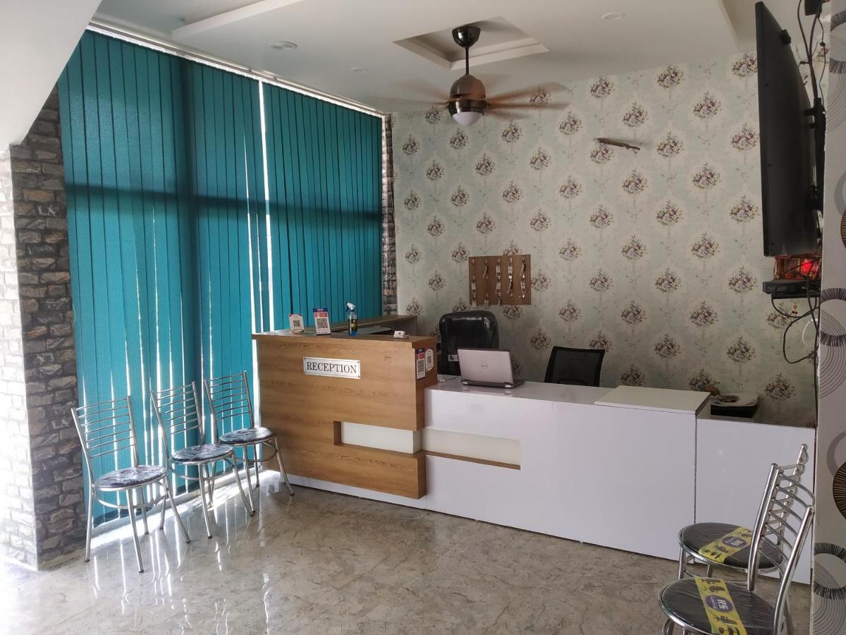 Nv Palace Hotel Vrindāvan Esterno foto