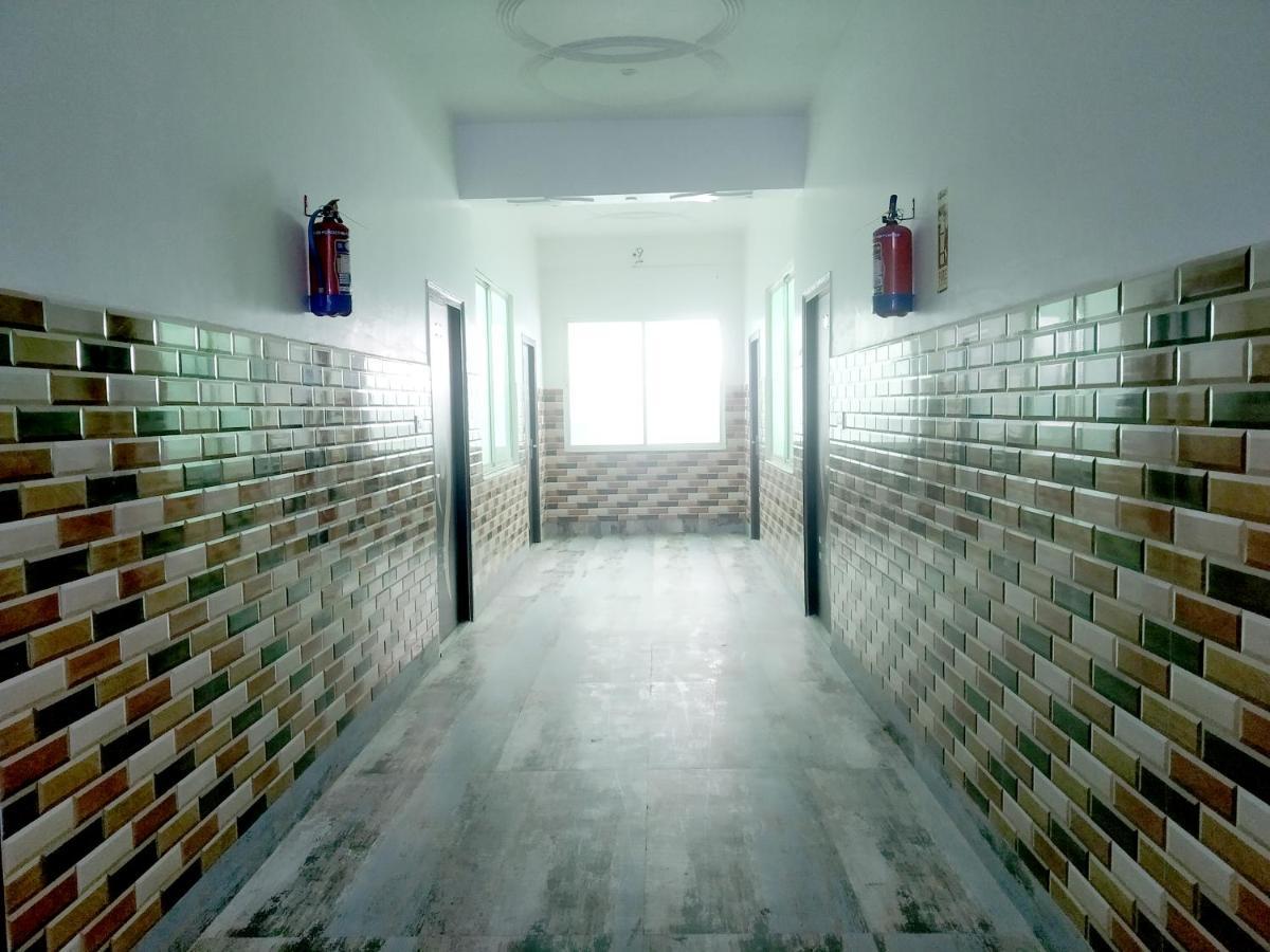 Nv Palace Hotel Vrindāvan Esterno foto