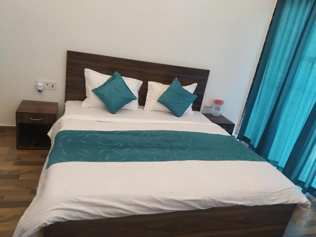 Nv Palace Hotel Vrindāvan Esterno foto