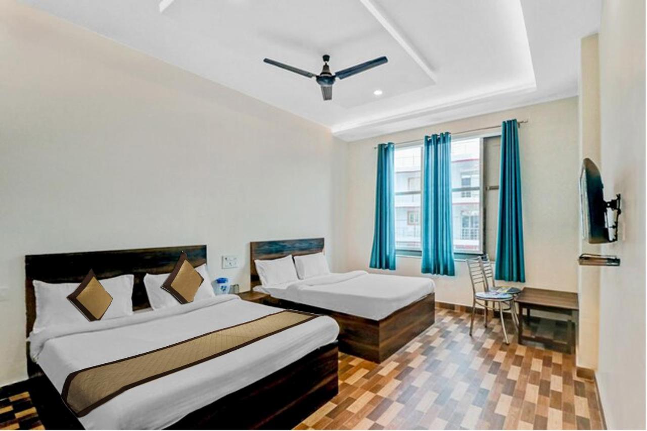 Nv Palace Hotel Vrindāvan Esterno foto