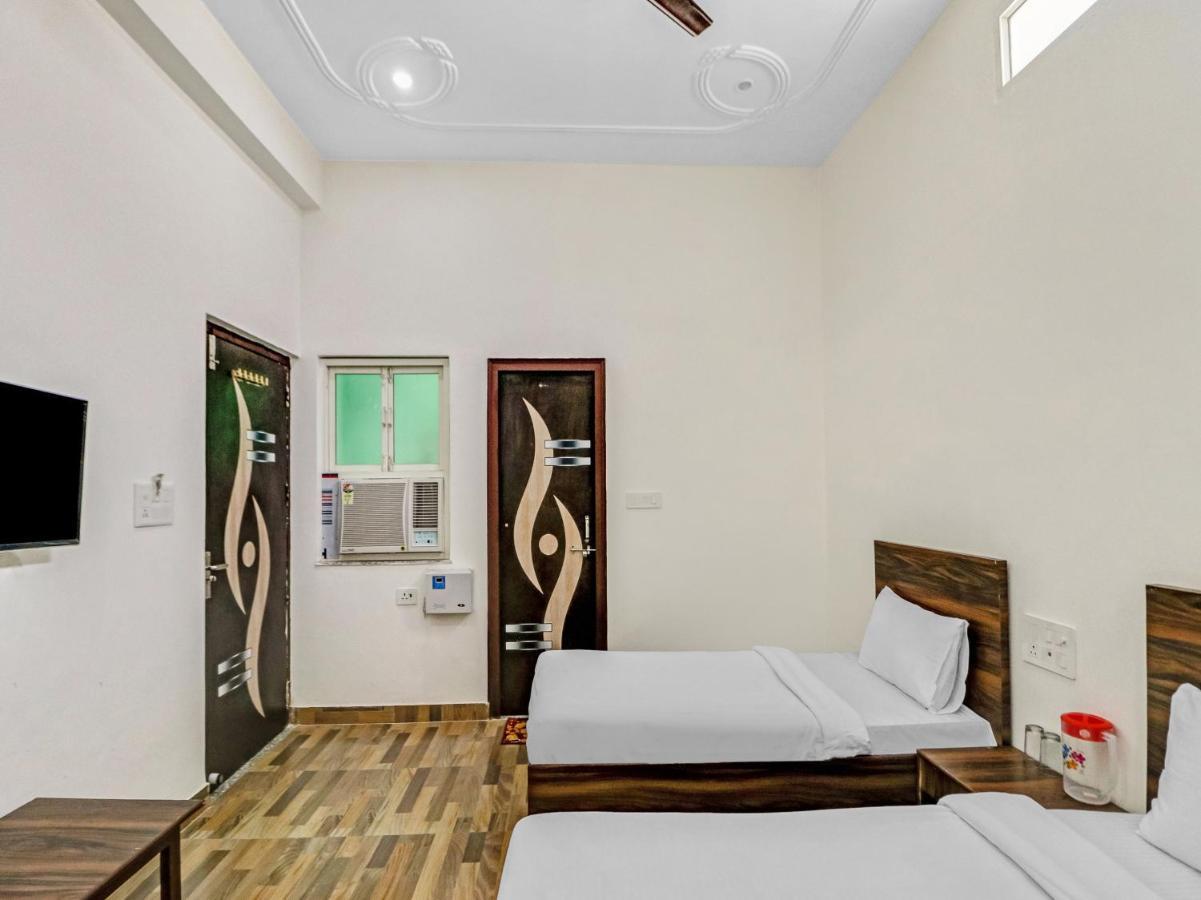 Nv Palace Hotel Vrindāvan Esterno foto