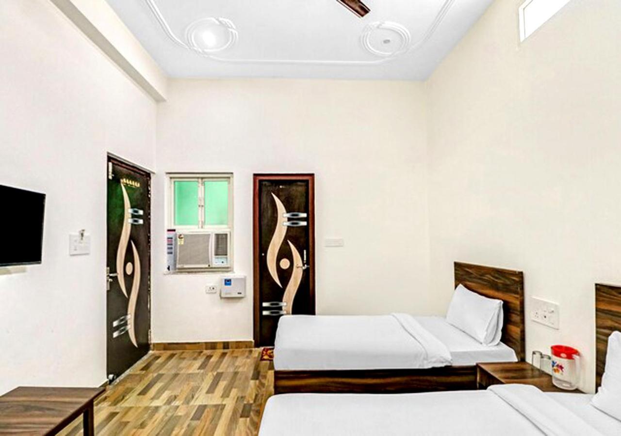 Nv Palace Hotel Vrindāvan Esterno foto
