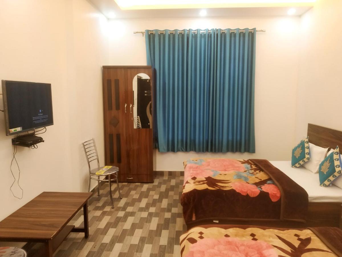 Nv Palace Hotel Vrindāvan Esterno foto