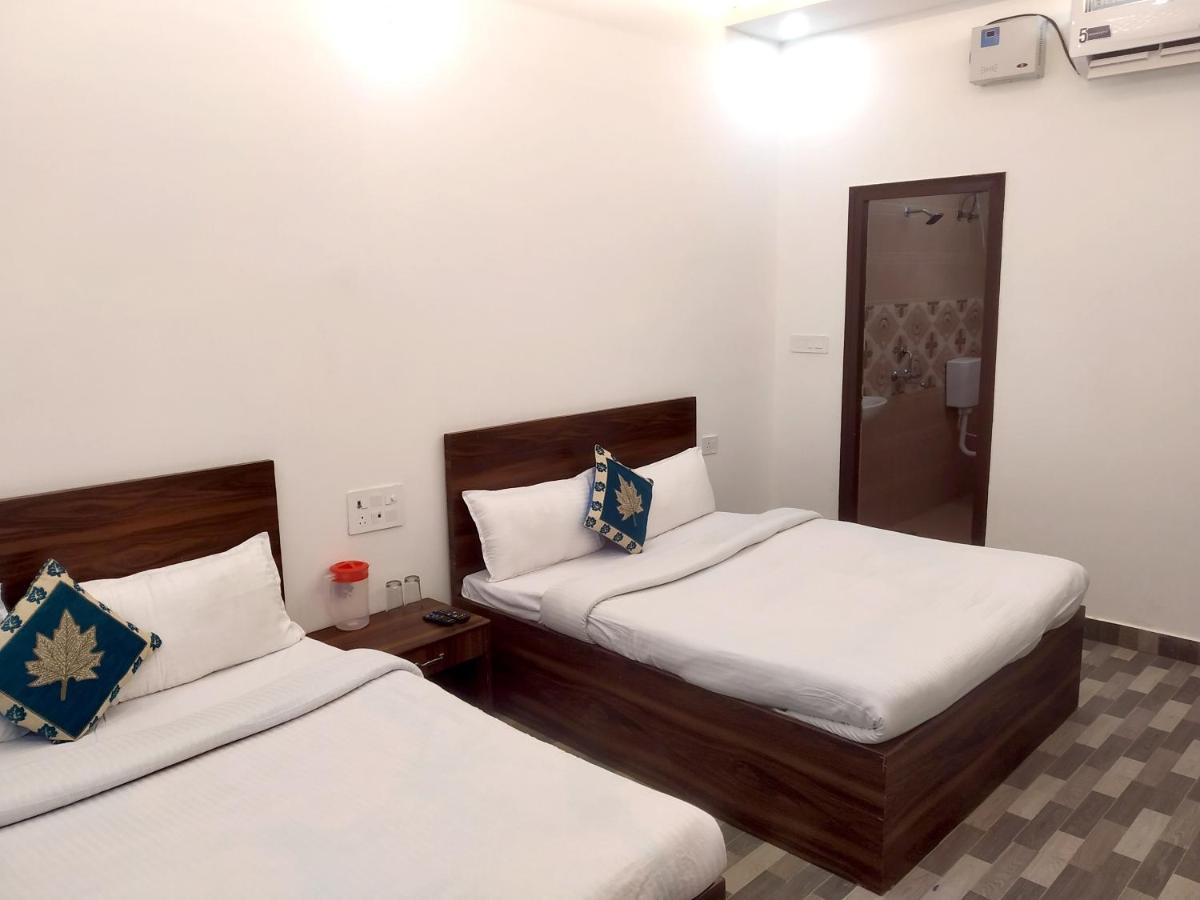 Nv Palace Hotel Vrindāvan Esterno foto