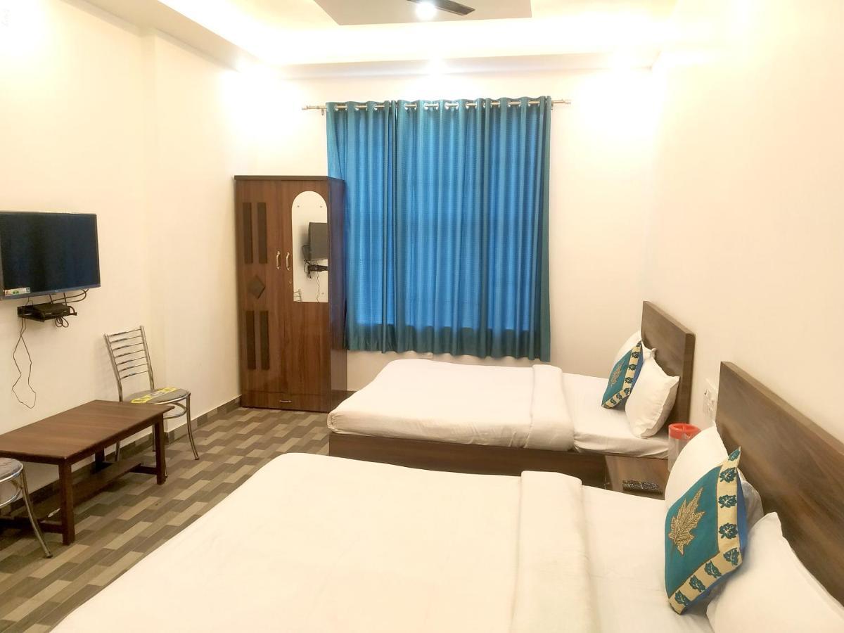 Nv Palace Hotel Vrindāvan Esterno foto